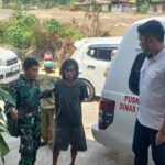 Masyarakat takut orang gila itu membahayakan pada anak-anaknya, ia langsung di serahkan pada TNI agar di bawah ke Pukesmas Barau.