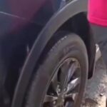 Pengurusak pentil mobil tarios warna hitam di tangkap pengisian angin SPBU curug
