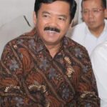 Hadi Tjahjanto mengunjungi Kabupaten Madiun untuk menyerahkan 17 sertipikat redistribusi tanah.