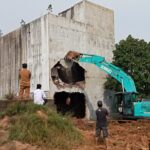 Camat Teluknaga Zamzam Monohara telah berhasil mensosialisasi tentang perda, sehingga pemilik tidak melawan.
