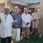 Umat manusia bangkit dari jaman jahiliyah menuju jalan yang terang dengan cahaya Islami.