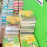 Orang tua murid mau menayakan pada kepsek, tetapi kepseknya belum ada.