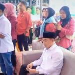 Mad Romli berpesan jangan lupa jeblos nomor 1, ketemu warga Rawa Burung.