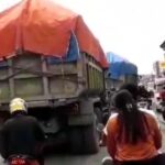 Supir truk tidak takut sama aparat.