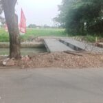 Jembatan Besi Desa Buaran Jati diduga tak memiliki izin Bangunan.