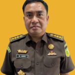SELUNDUPKAN ORANG KE KAMBOJA LEWAT JAKARTA MALAYSIA PUJIONO, PROTOKOLER KEMENTRIAN, ZAIN PROTOKOLER POLDA BANTEN. SARIF PROTOKOLER HAJI. DI TUNTUT HANYA 1,6 TAHUN.