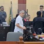 Hakim ketua : Menjatuhkan pidana kepada terdakwa Charlie Candra anak dari Sumita Candra dengan pidana penjara selama 4 tahun.