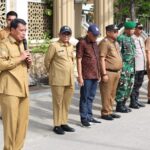 Bupati Tangerang Tinjau Pembongkaran Bangunan Normalisasi Gorong-Gorong di Villa Tangerang Elok.