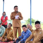 Bupati Tangerang Dampingi Gubernur Banten Resmikan Jalan 1,3 Kilometer di Sindang Jaya. Bupati Tangerang Dampingi Gubernur Banten Resmikan Jalan 1,3 Kilometer di Sindang Jaya.