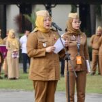 Selain itu, Wakil Bupati turut mengapresiasi konsistensi ASN dalam melaksanakan kegiatan kebersihan lingkungan yang rutin dilakukan setiap hari Kamis.  Ia menilai kegiatan tersebut memberikan dampak positif dalam menciptakan lingkungan kerja yang sehat, nyaman, dan menjadi contoh bagi masyarakat.