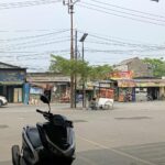 Panas cukup menyengat ke kulit dan badan terkadang mengeluarkan keringat saat tertutup.