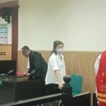 Keterangan terdakwa berbelit-belit di depan sidang hakim.
