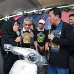 Mengajak ribuan masyarakat yang hadir untuk terus menjaga dan memperkuat semangat kebersamaan.
